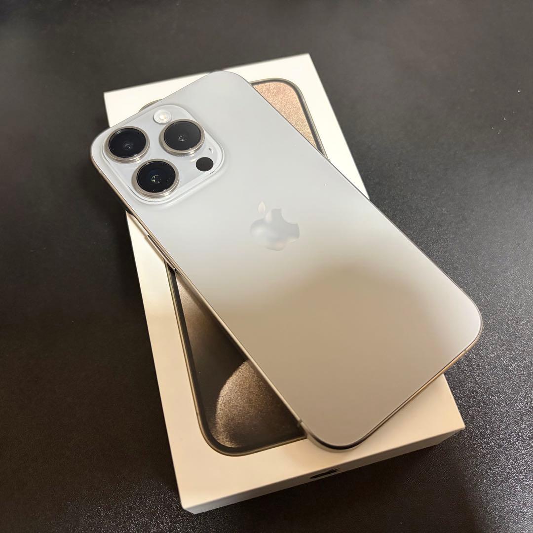 「ゆかりんご 」iPhone15pro ナチュラルチタニウム128GB