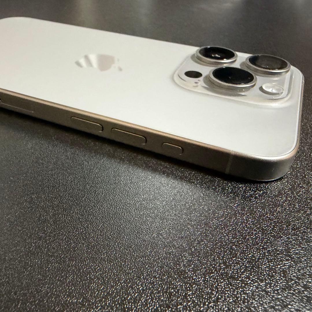 「ゆかりんご 」iPhone15pro ナチュラルチタニウム128GB