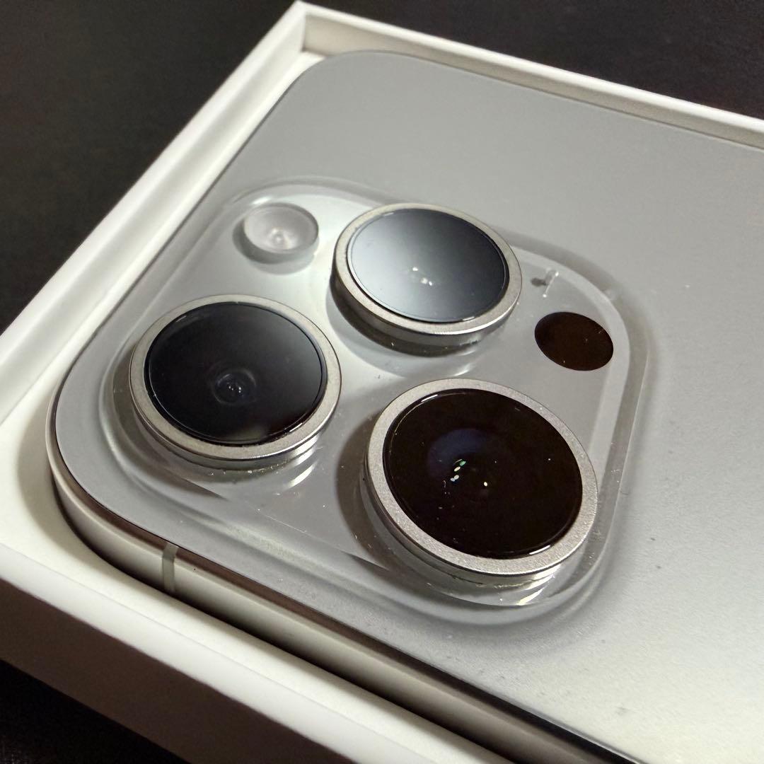 「ゆかりんご 」iPhone15pro ナチュラルチタニウム128GB