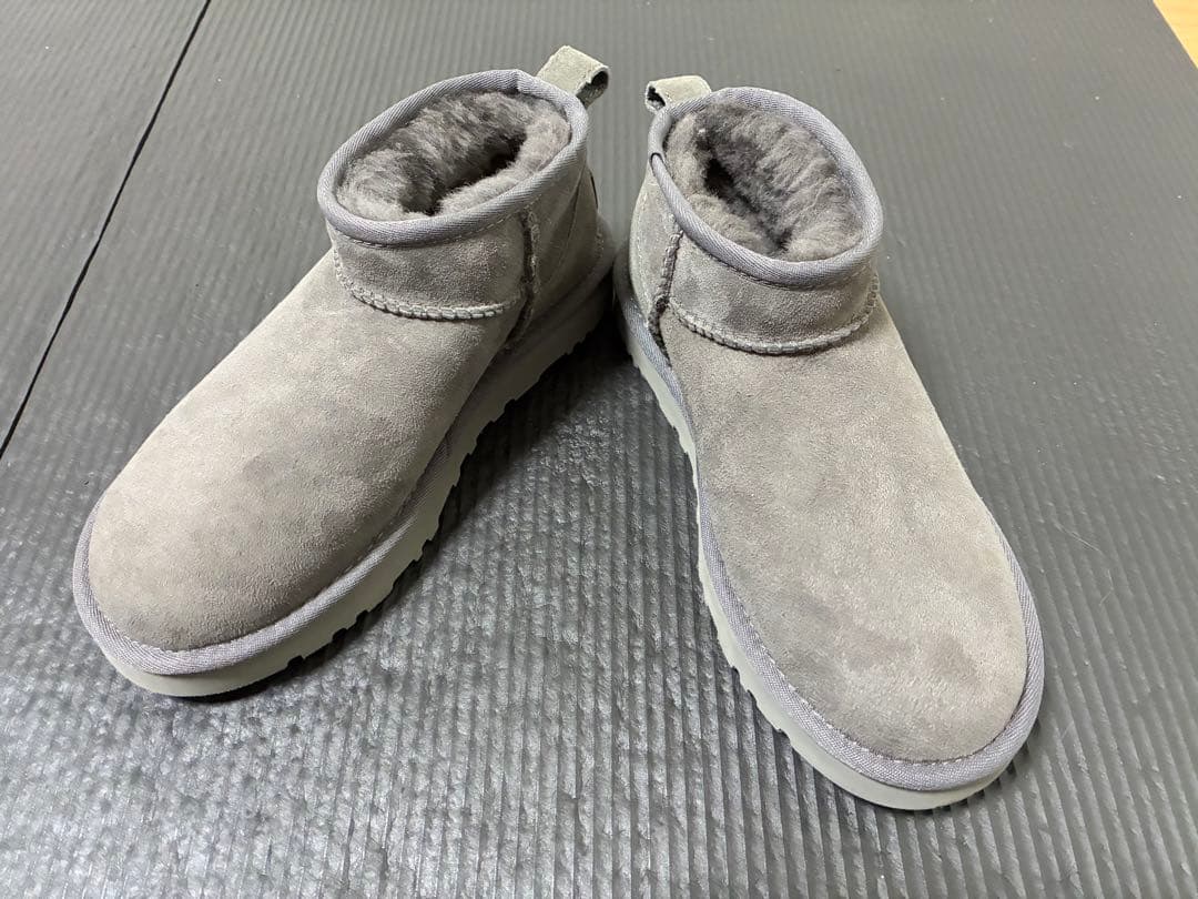 【新品•未使用】【最終値下げ】【早い者勝ち】UGG グレー ムートンブーツ