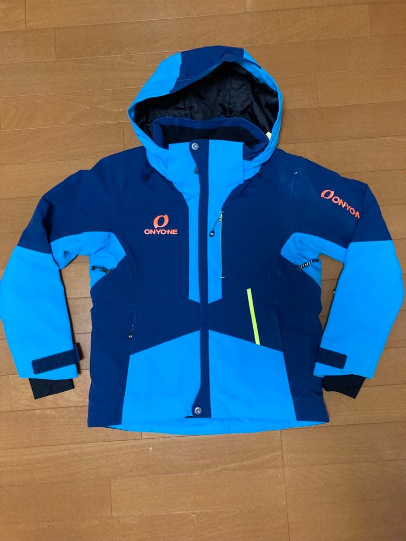 オンヨネ　スキーウェア　上下セット　デモチーム　サイズ4S 中古