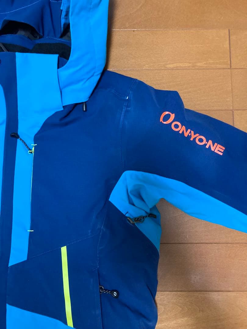 オンヨネ　スキーウェア　上下セット　デモチーム　サイズ4S 中古