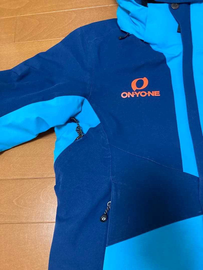 オンヨネ　スキーウェア　上下セット　デモチーム　サイズ4S 中古