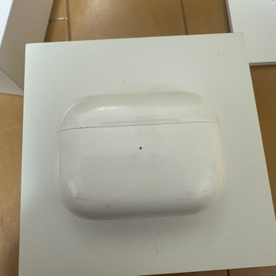 AirPods本体 ホワイト 充電ケース付き　正規品　最終値下げ！