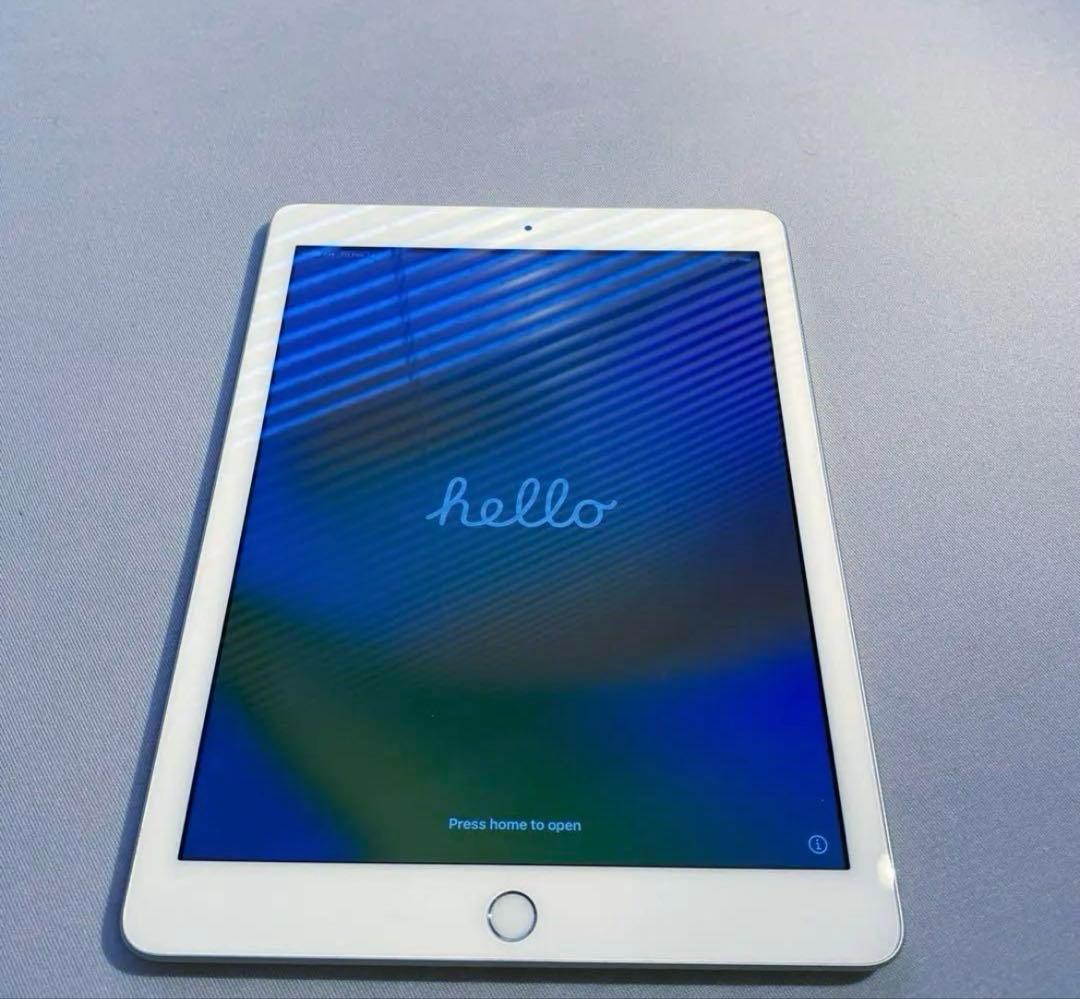 【美品】Apple iPad 第5世代 シルバー　フィルム付き