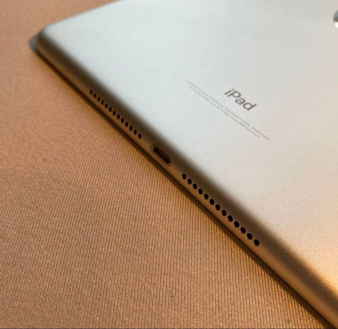 【美品】Apple iPad 第5世代 シルバー　フィルム付き