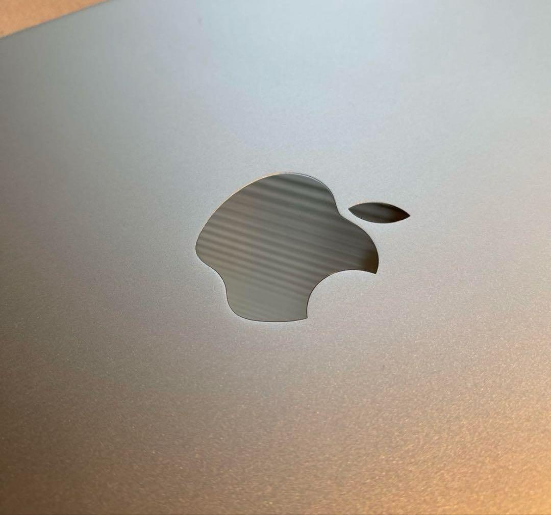 【美品】Apple iPad 第5世代 シルバー　フィルム付き