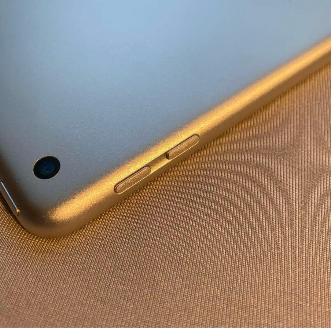 【美品】Apple iPad 第5世代 シルバー　フィルム付き