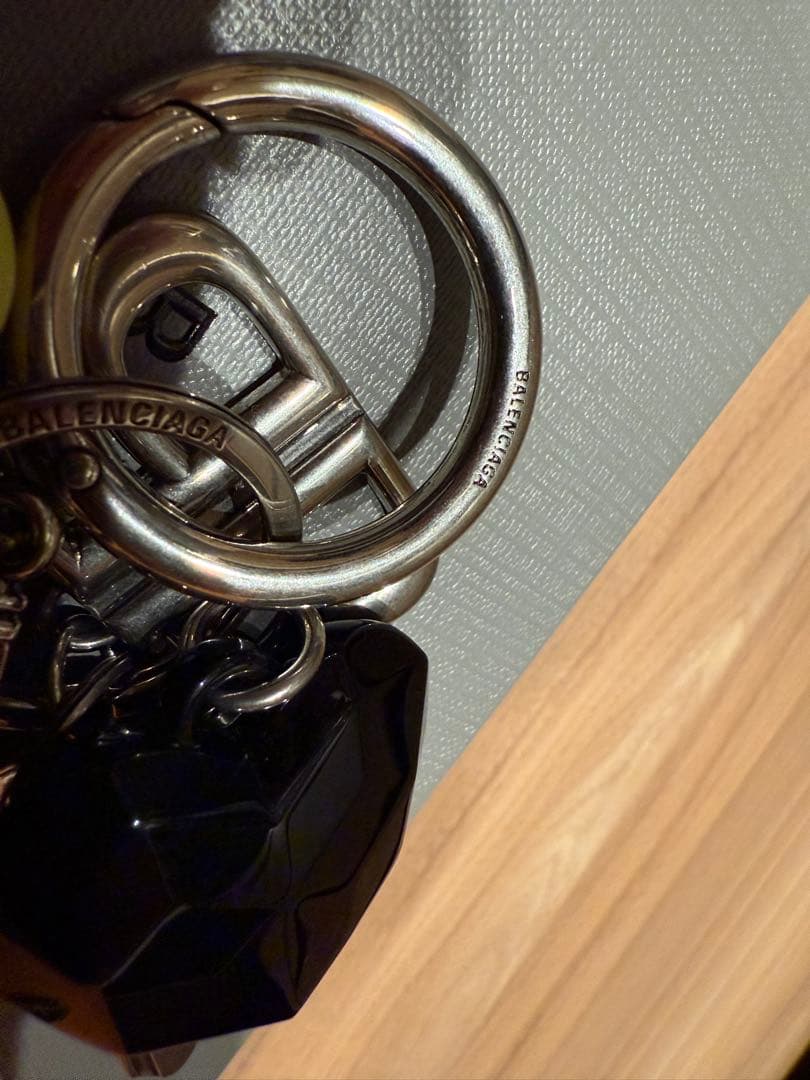 バレンシアガ　HOURGLASS SOFT ビッグ スーベニア　チャーム