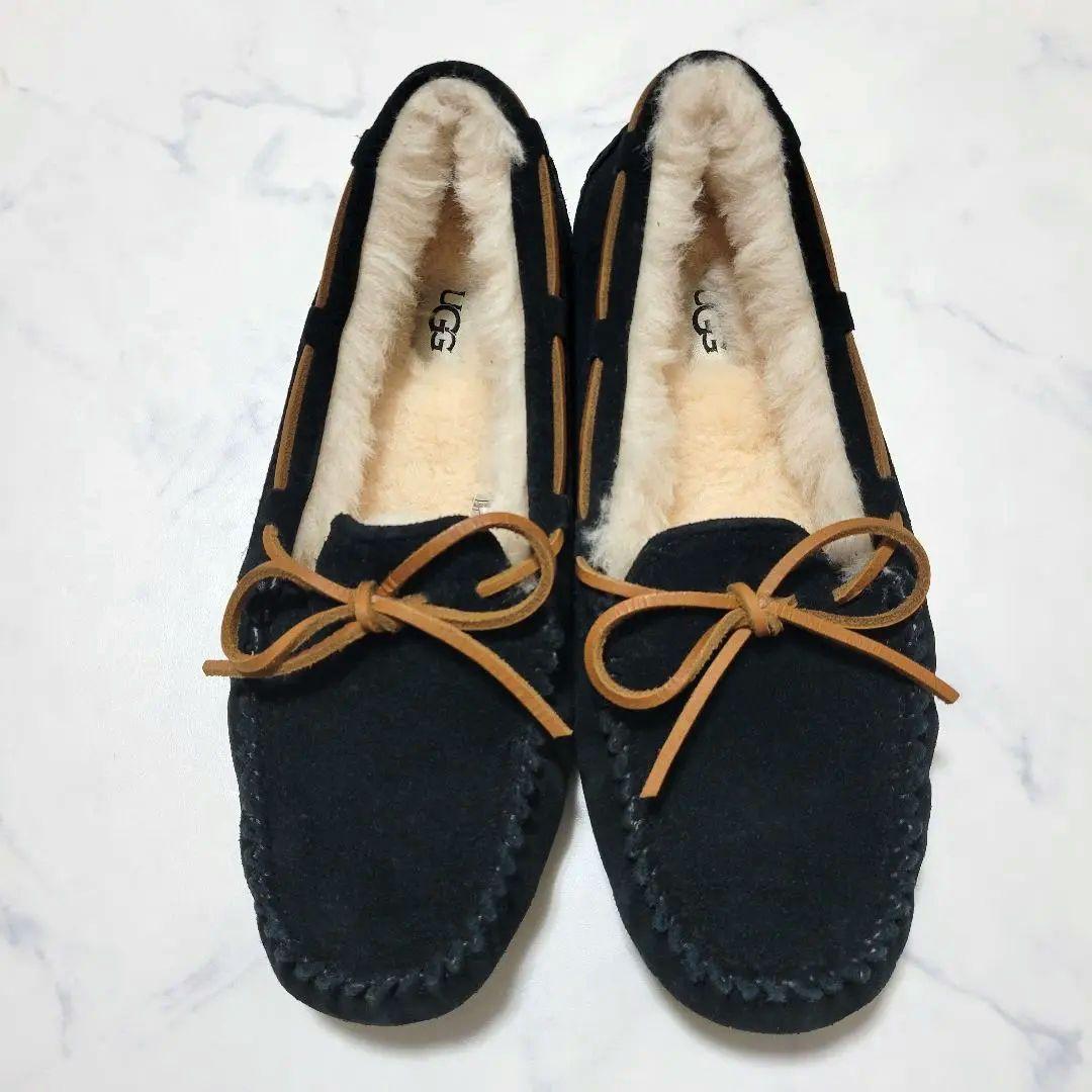 トヨ 。様美品！アグ ダコタ モカシン ボア スリッポン黒25ブラック UGG