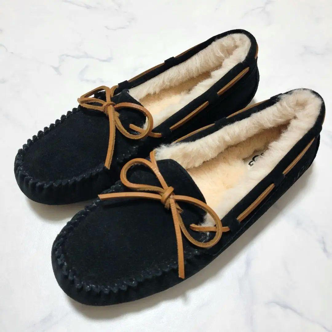 トヨ 。様美品！アグ ダコタ モカシン ボア スリッポン黒25ブラック UGG