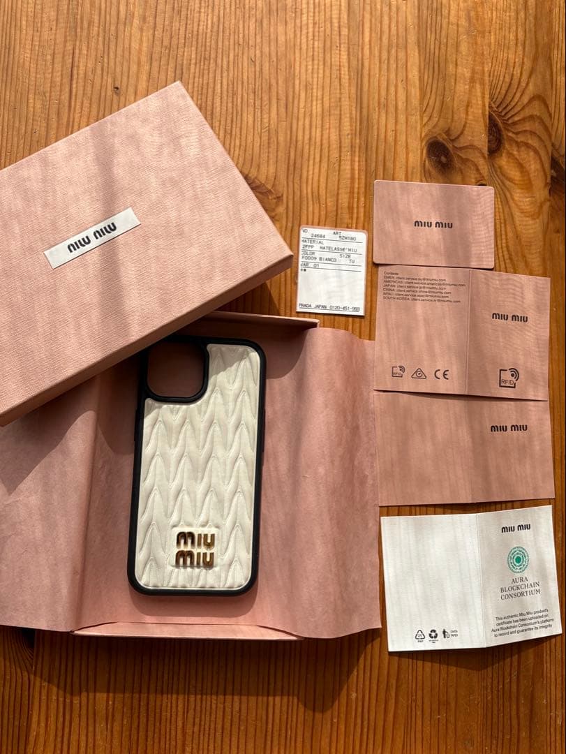miumiu iPhoneケース iPhone15