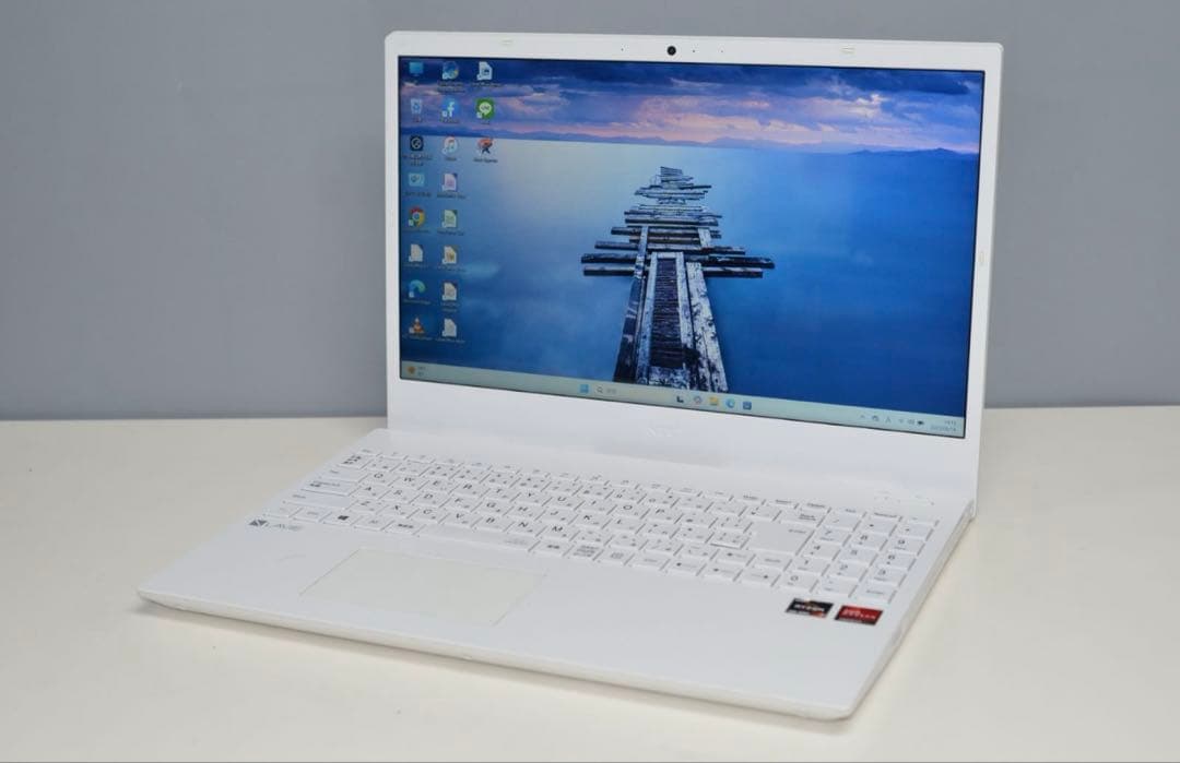 ノートパソコン NEC Ryzen7 4700u メモリー8GB SSD512