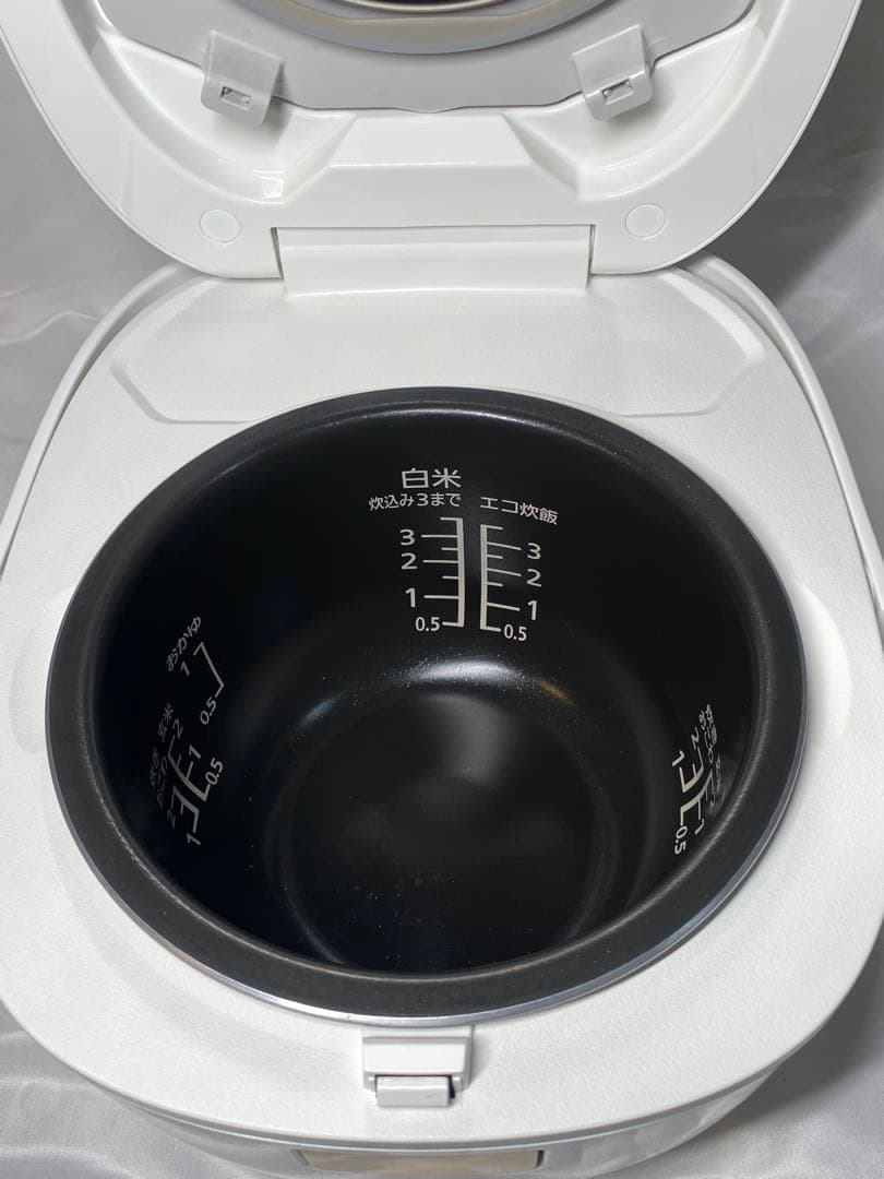 iroha様　Panasonic 炊飯器3号炊き　2024年製　SR-KT060