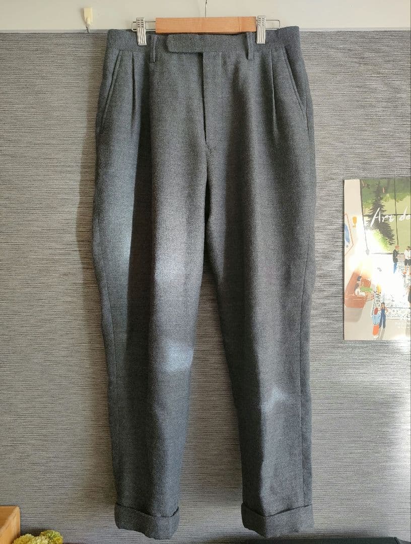 comoli コモリ ウールリネン2タックパンツ