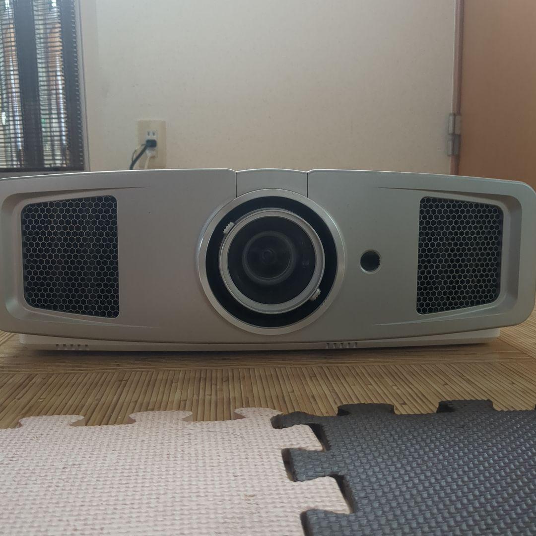 JVCプロジェクター DLA-HD1 ホワイト HDMIケーブル８ｍ付