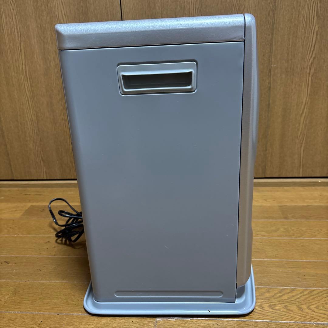 トヨトミ　灯油ファンヒーター シルバー