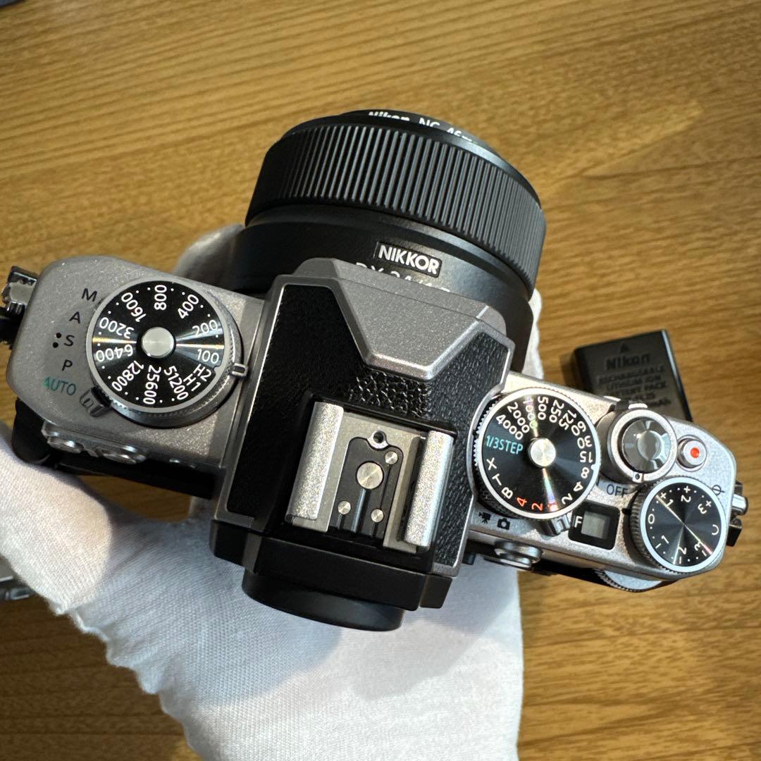 Nikon Zfc シルバー 本体+NIKKOR Z DX 24mm f 1.7