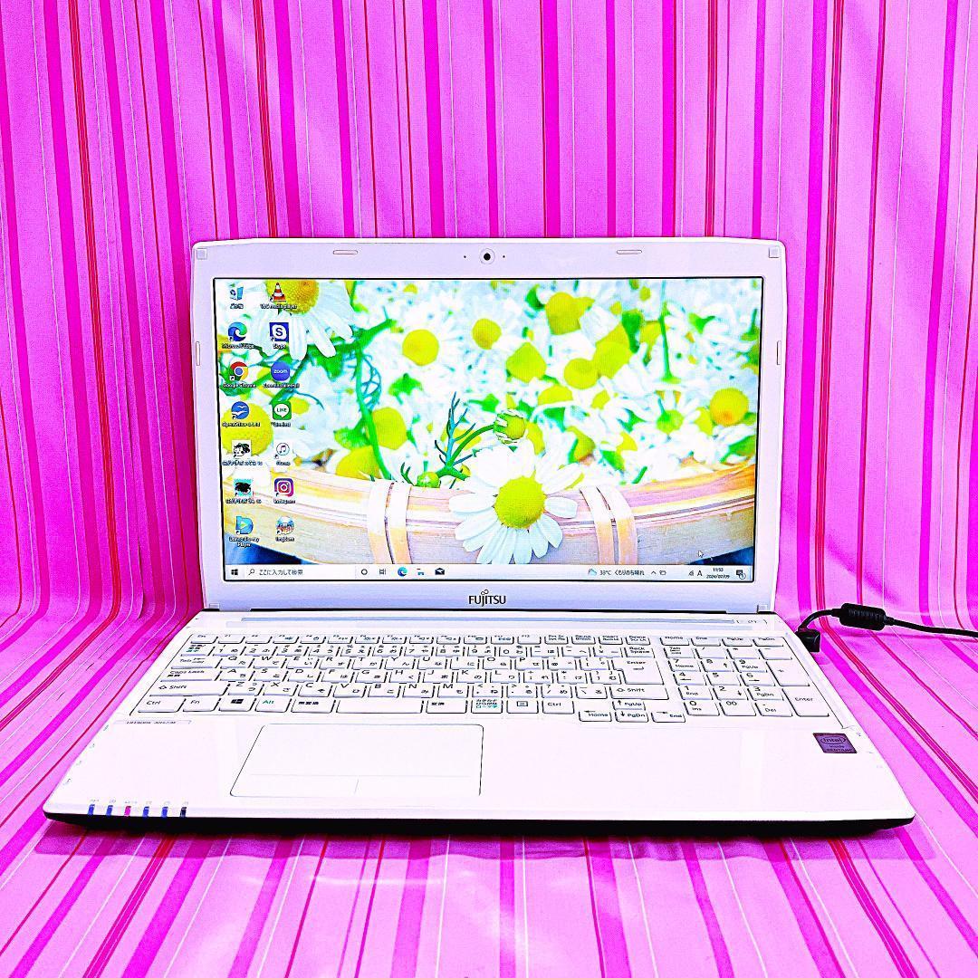 良品✨DVDやＣＤも聞ける1点物✨富士通白ノートパソコンカメラ付大容量69750