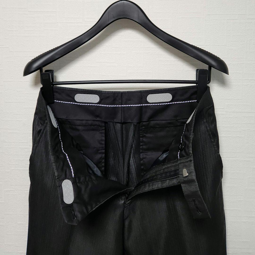 アオキ　レミュー　メンズスーツ　スリーピース　ダークグレー　ストライプ　光沢生地