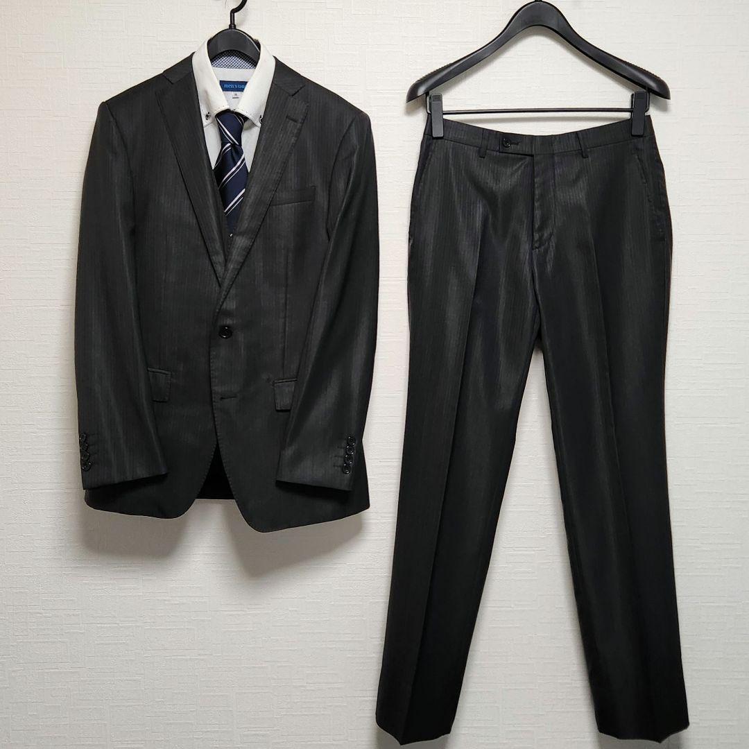アオキ　レミュー　メンズスーツ　スリーピース　ダークグレー　ストライプ　光沢生地