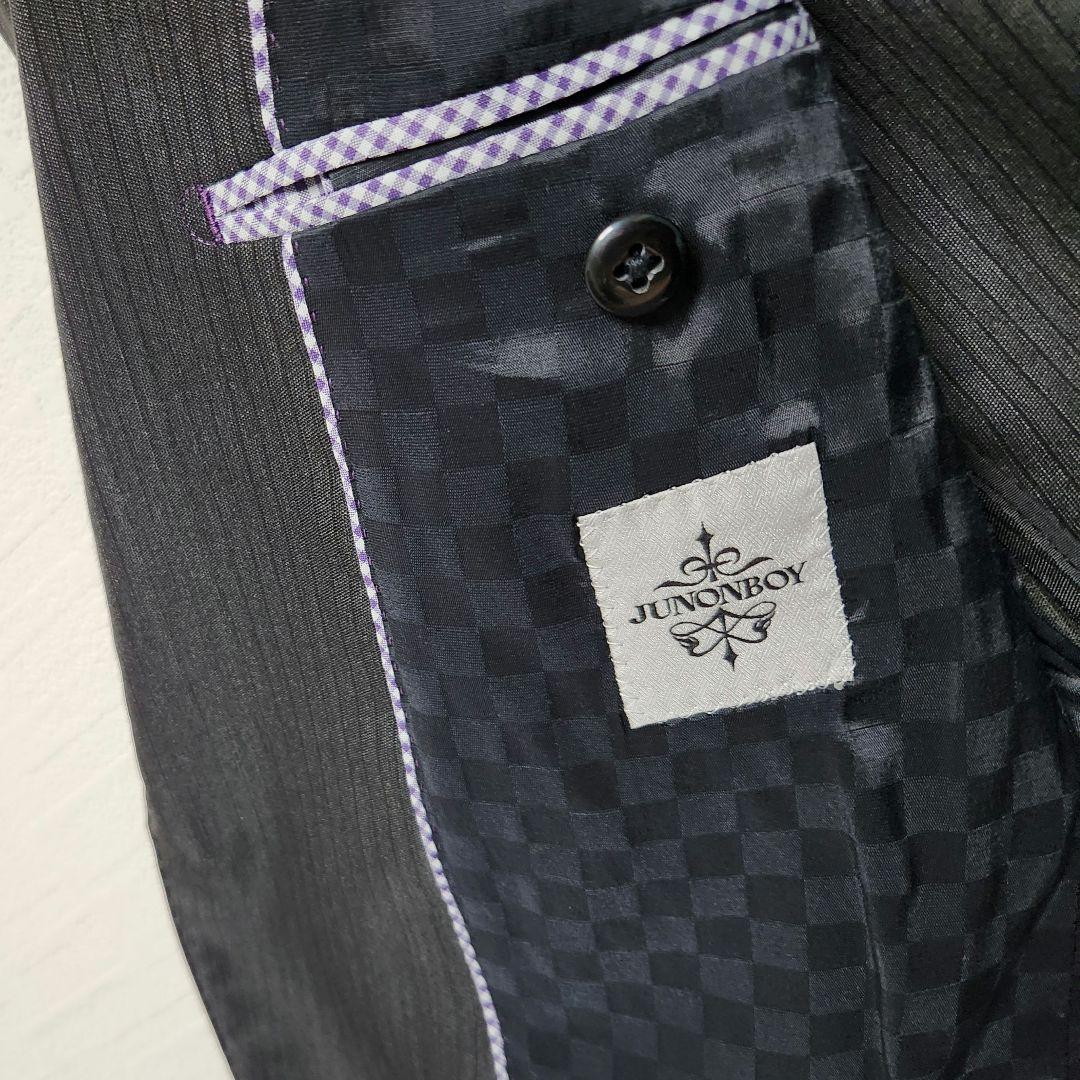 アオキ　レミュー　メンズスーツ　スリーピース　ダークグレー　ストライプ　光沢生地