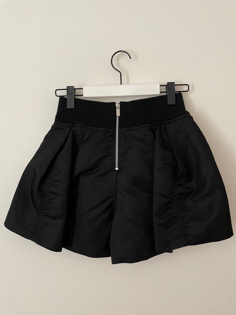 Sacai ブラック フレアショートパンツ
