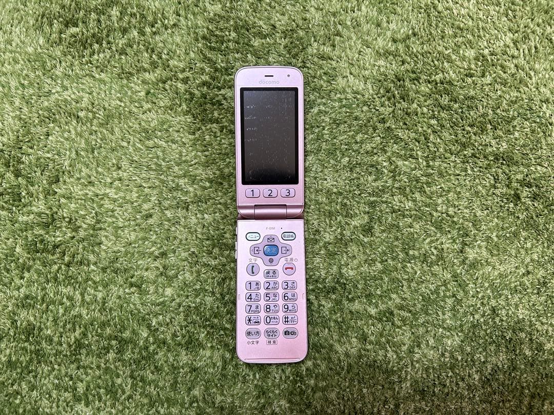 docomo F-01M ピンク 折りたたみ式
