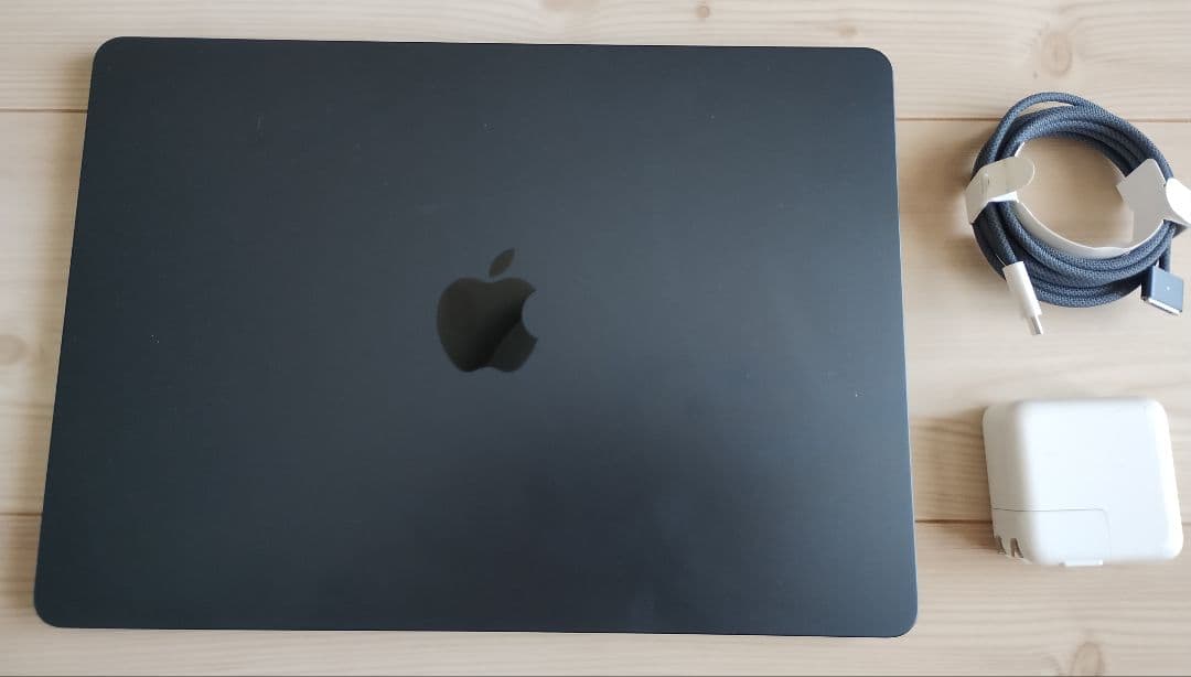 【液晶難有】Apple Macbook Air 2022 13.6インチ M2