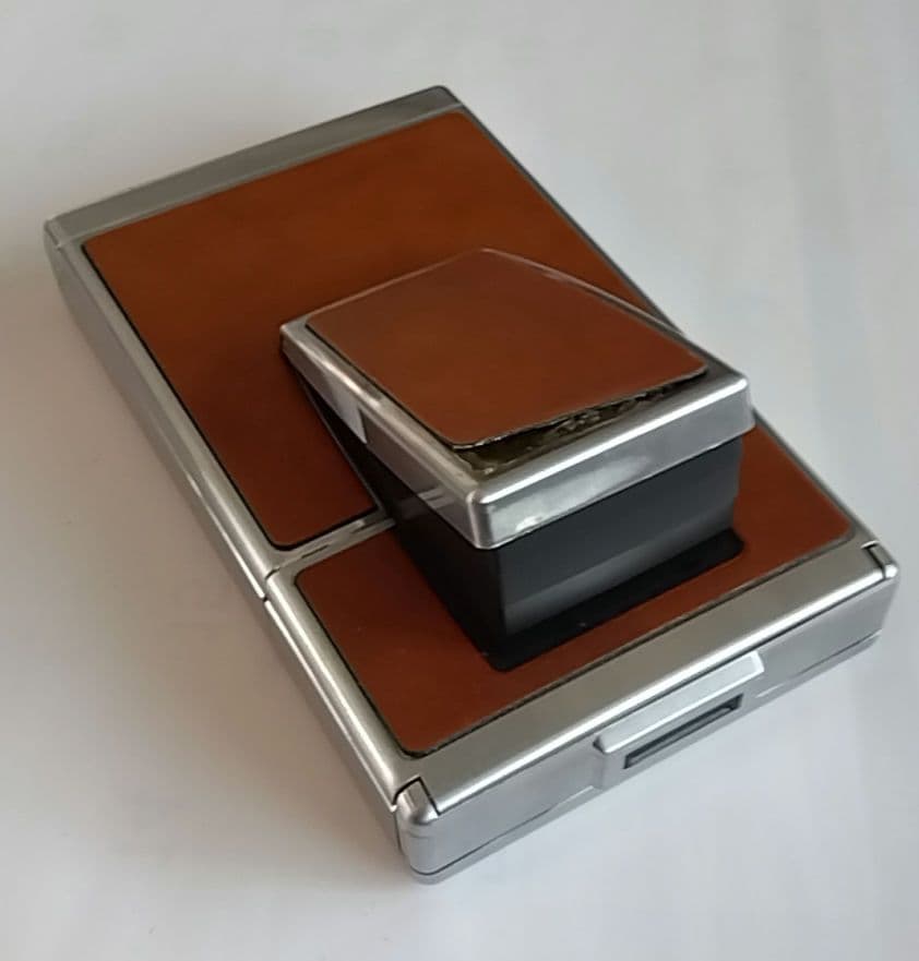 Polaroid　Camera　　SX-70　VINTAGE\r
alpha1