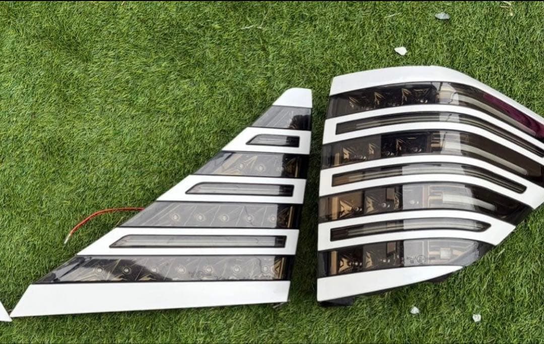 希少カラー アルファードヴェルファイア 20系 ヴァレンティ テールランプ