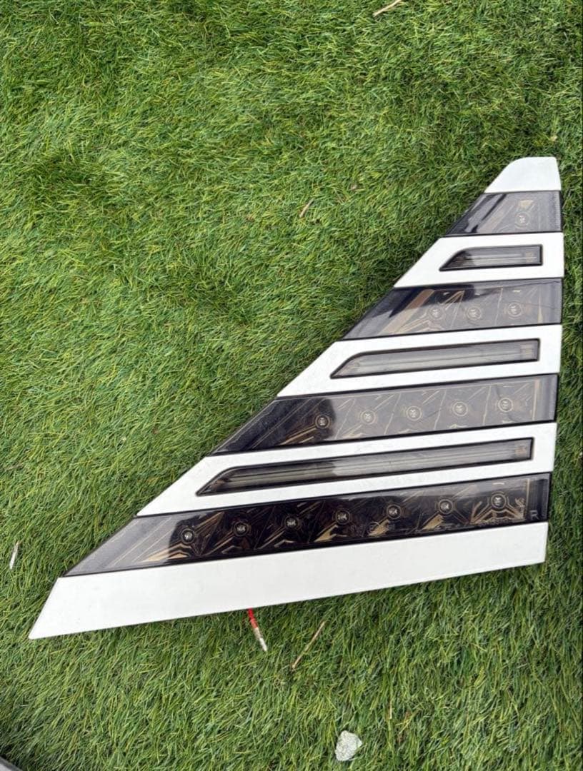 希少カラー アルファードヴェルファイア 20系 ヴァレンティ テールランプ