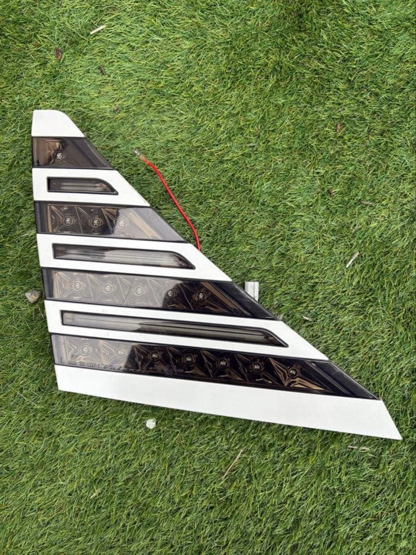 希少カラー アルファードヴェルファイア 20系 ヴァレンティ テールランプ