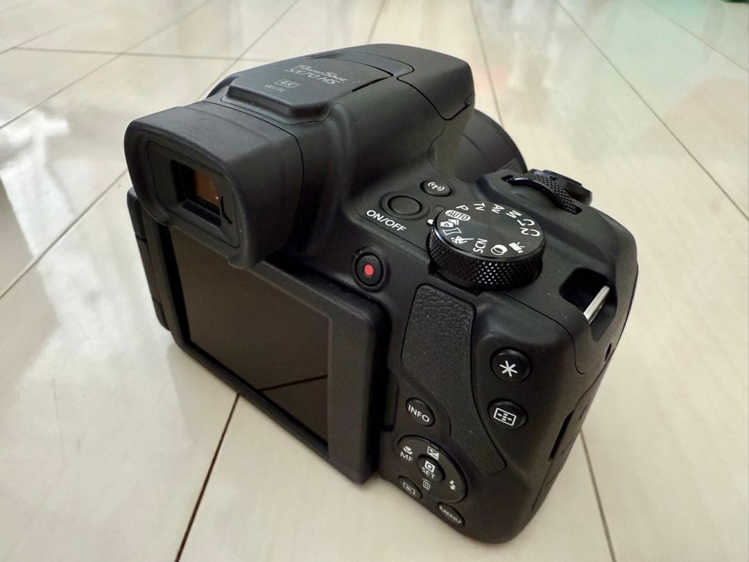 Canon PowerShot SX70 HS 本体と付属品