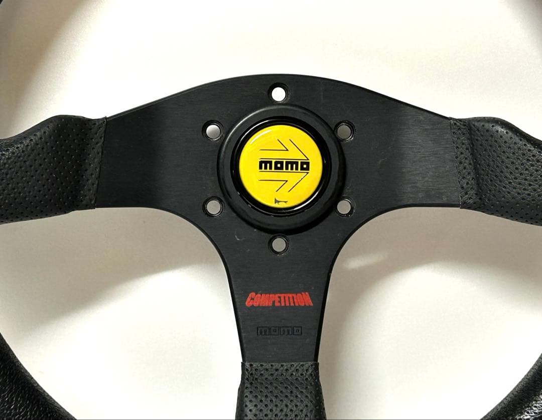 MOMOステアリング　COMPETITION 送料込み