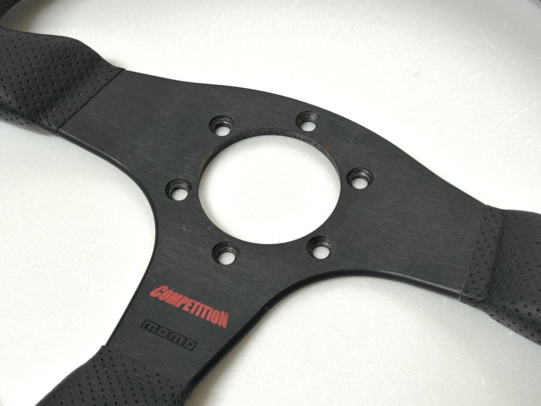 MOMOステアリング　COMPETITION 送料込み