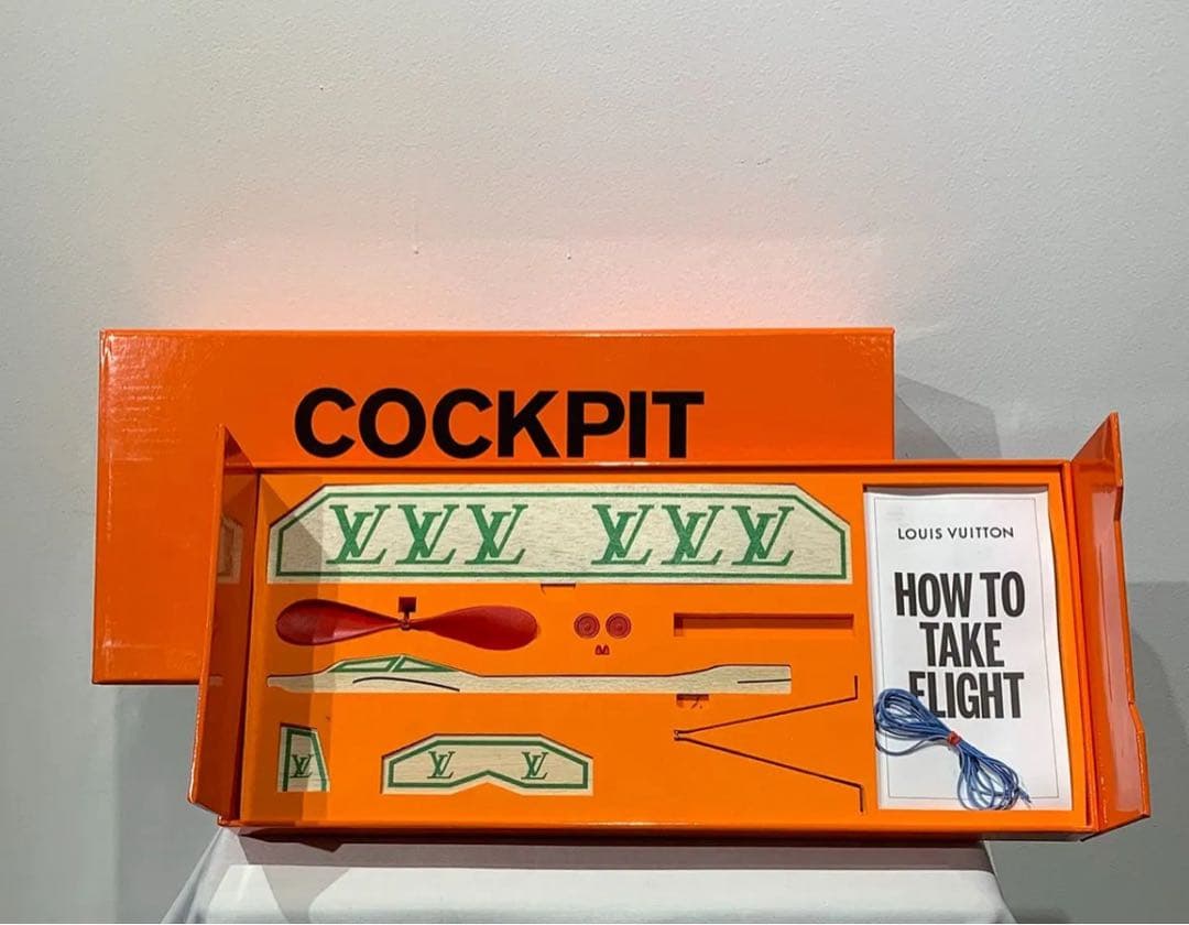 ルイ・ヴィトン(非売品) 組み立て式飛行機模型