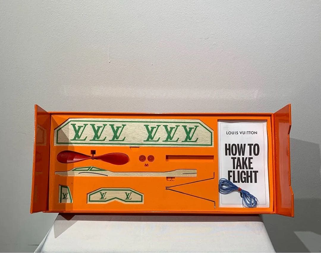 ルイ・ヴィトン(非売品) 組み立て式飛行機模型