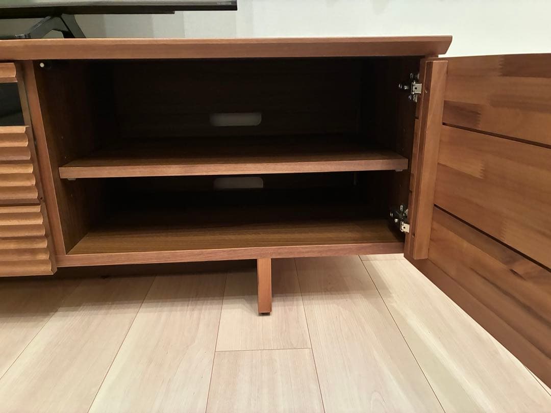 カリモクローボード（テレビ台）　Ｈ１８６２７ＸＲＧ　ウォールナット
