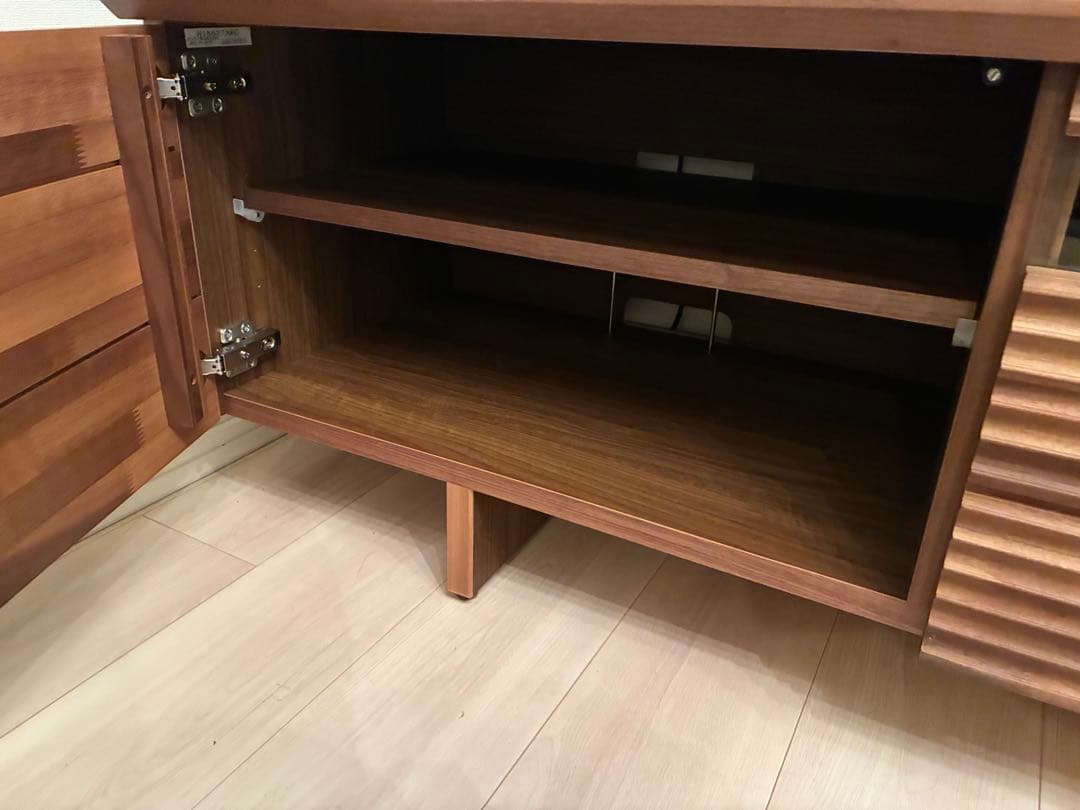 カリモクローボード（テレビ台）　Ｈ１８６２７ＸＲＧ　ウォールナット