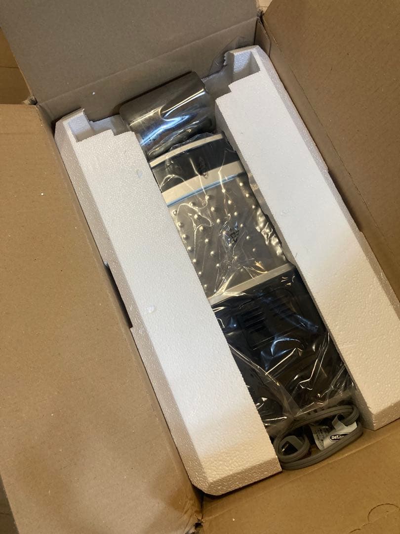 デロンギ・全自動コーヒーマシン　ECAM23420SBN