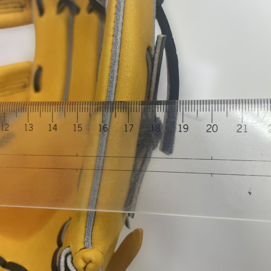 レア Under Armour TWIL イエローグローブ 内野手 袋付き