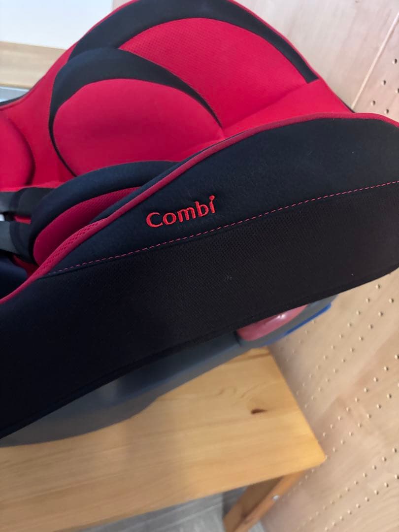 【美品】Combi 車用チャイルドシート 赤黒　ミニマグランデ