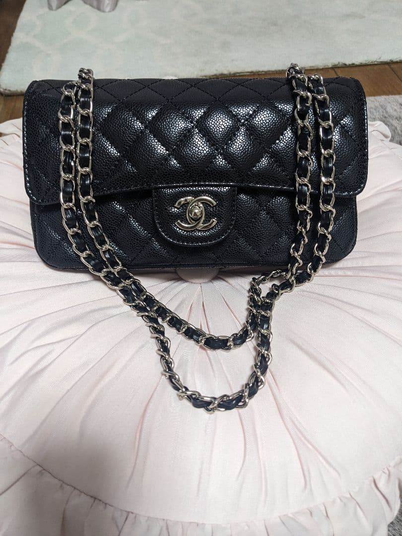 チェーンショルダーバック/黒×シルバー金具