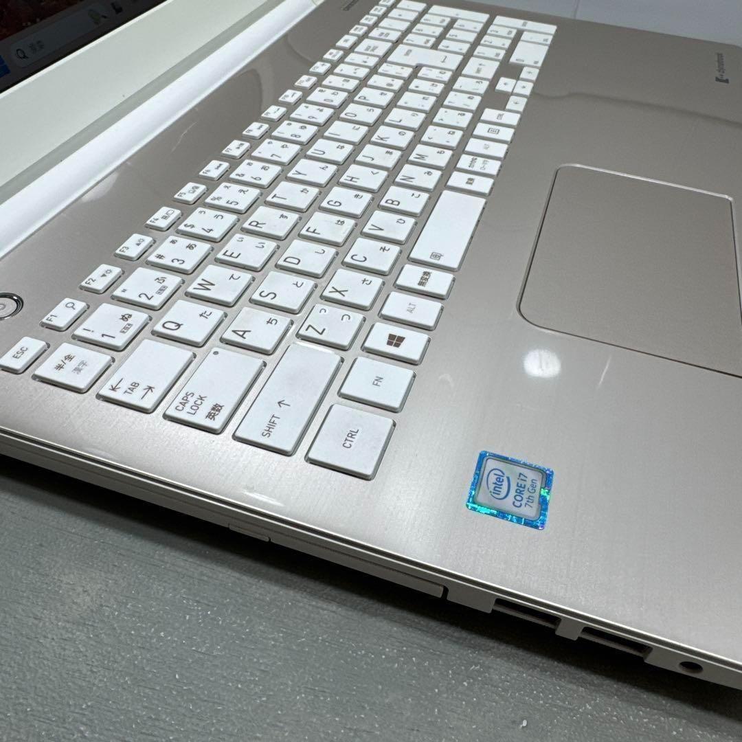 【高性能】東芝サテンゴールド☘7世代i7☘メモリ16GB☘️SSD512GB