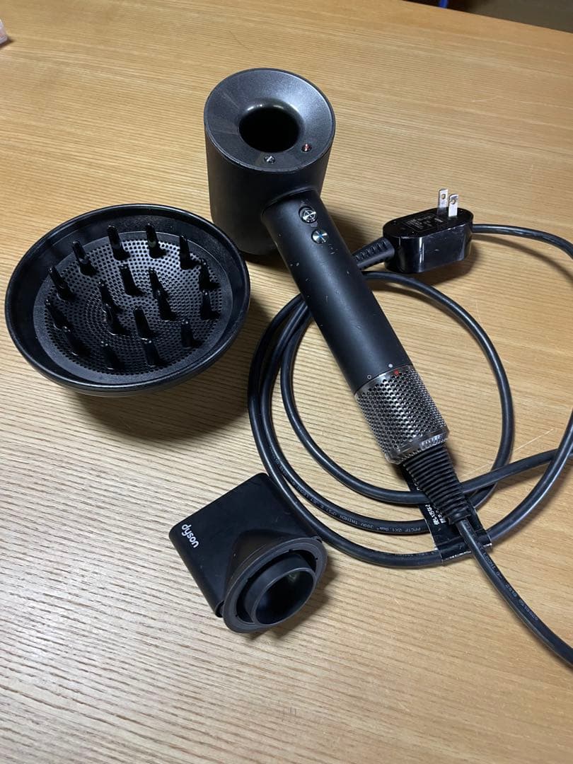 Dyson ドライヤー　ブラック