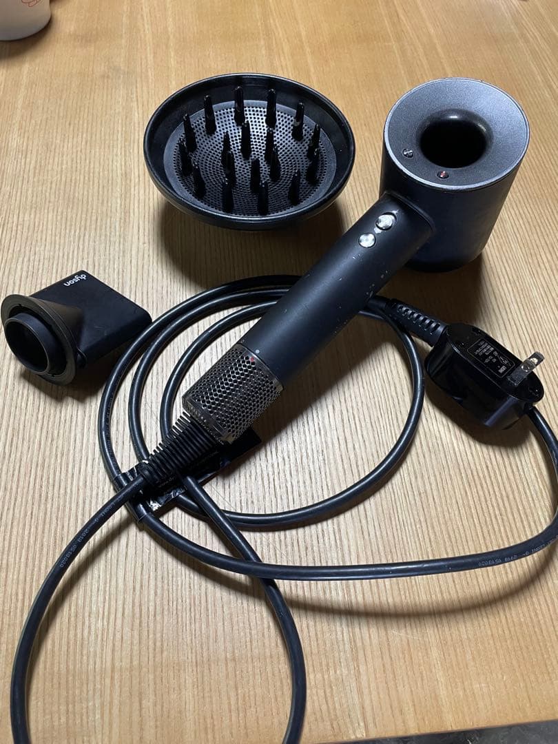 Dyson ドライヤー　ブラック