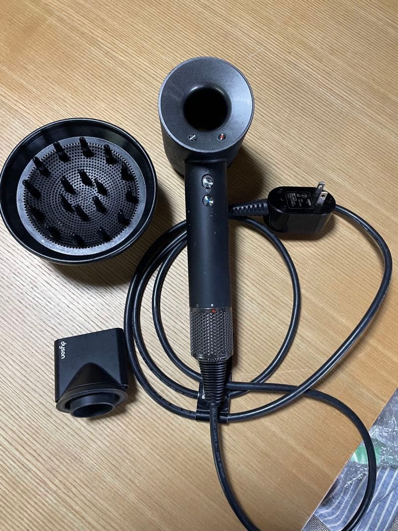 Dyson ドライヤー　ブラック