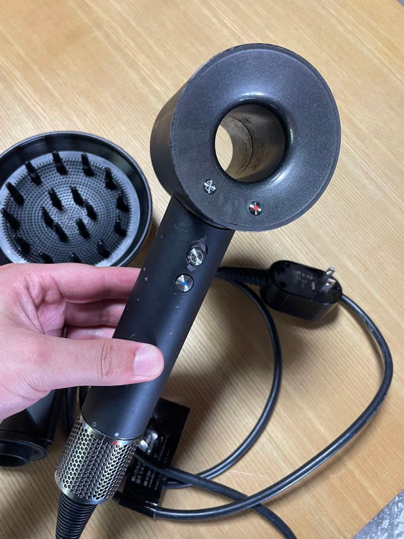 Dyson ドライヤー　ブラック