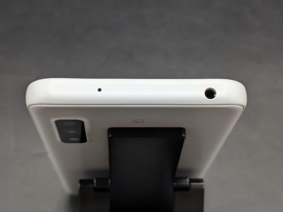 docomo F-51B スマートフォン本体 ホワイト